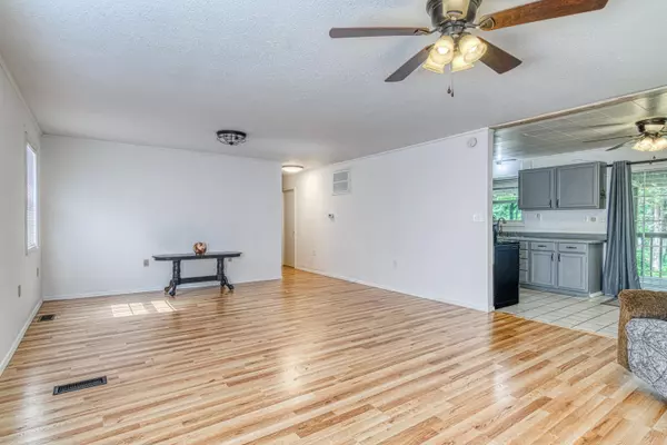 Shell Knob, MO 65747,23315 Walnut LN