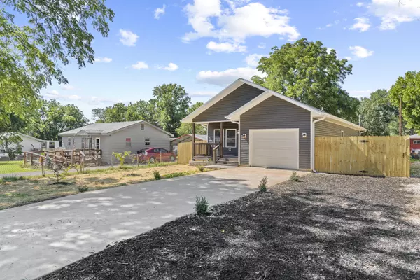 3219 W Madison ST, Springfield, MO 65802