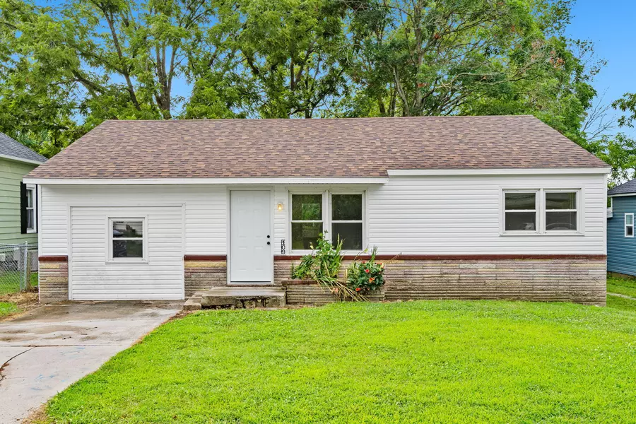 109 Olive ST, Crane, MO 65633