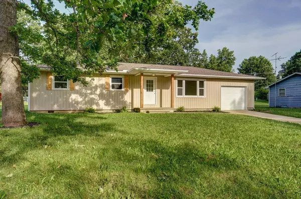 Aurora, MO 65605,1107 Oak Ridge DR