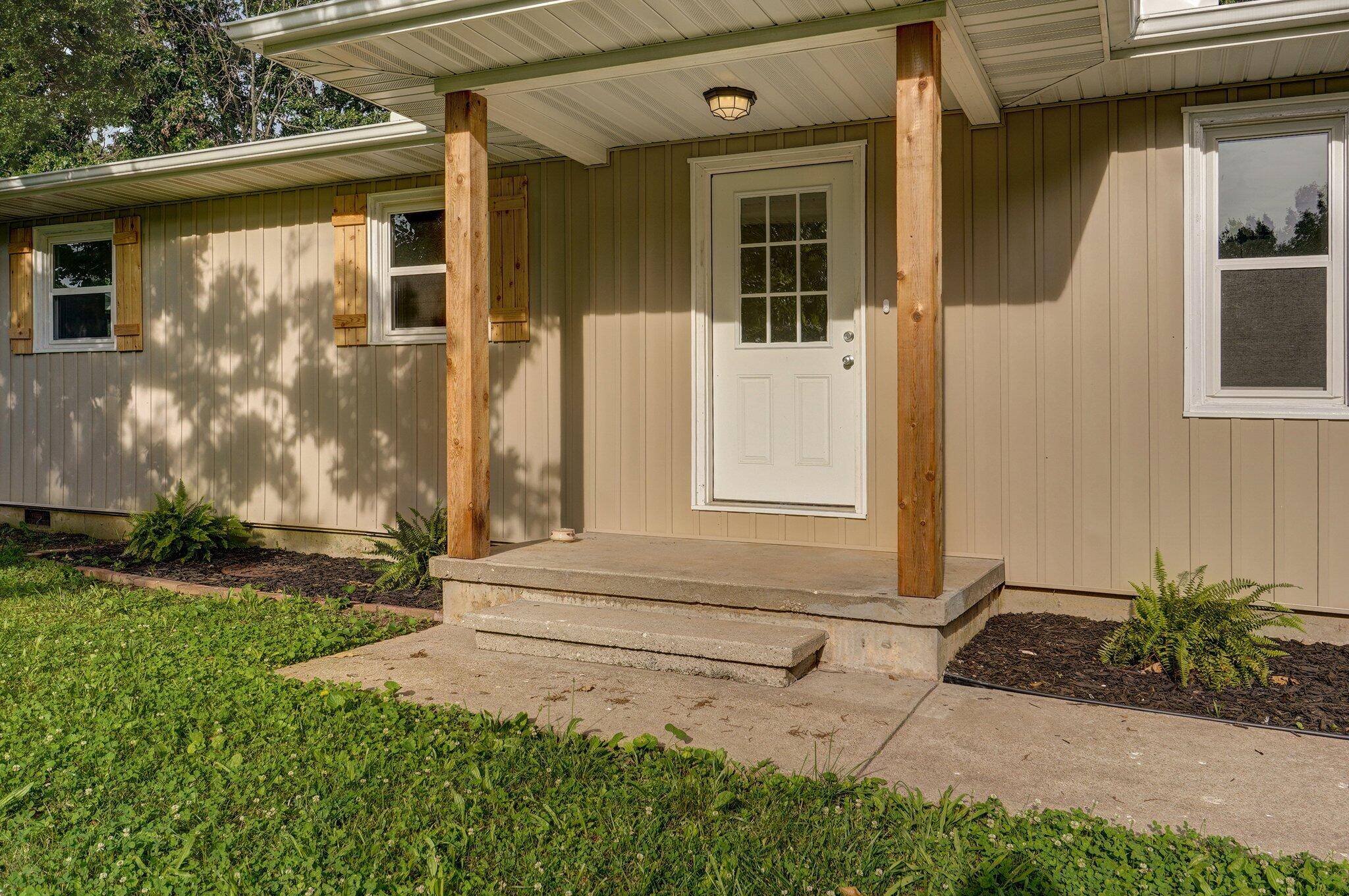 Aurora, MO 65605,1107 Oak Ridge DR