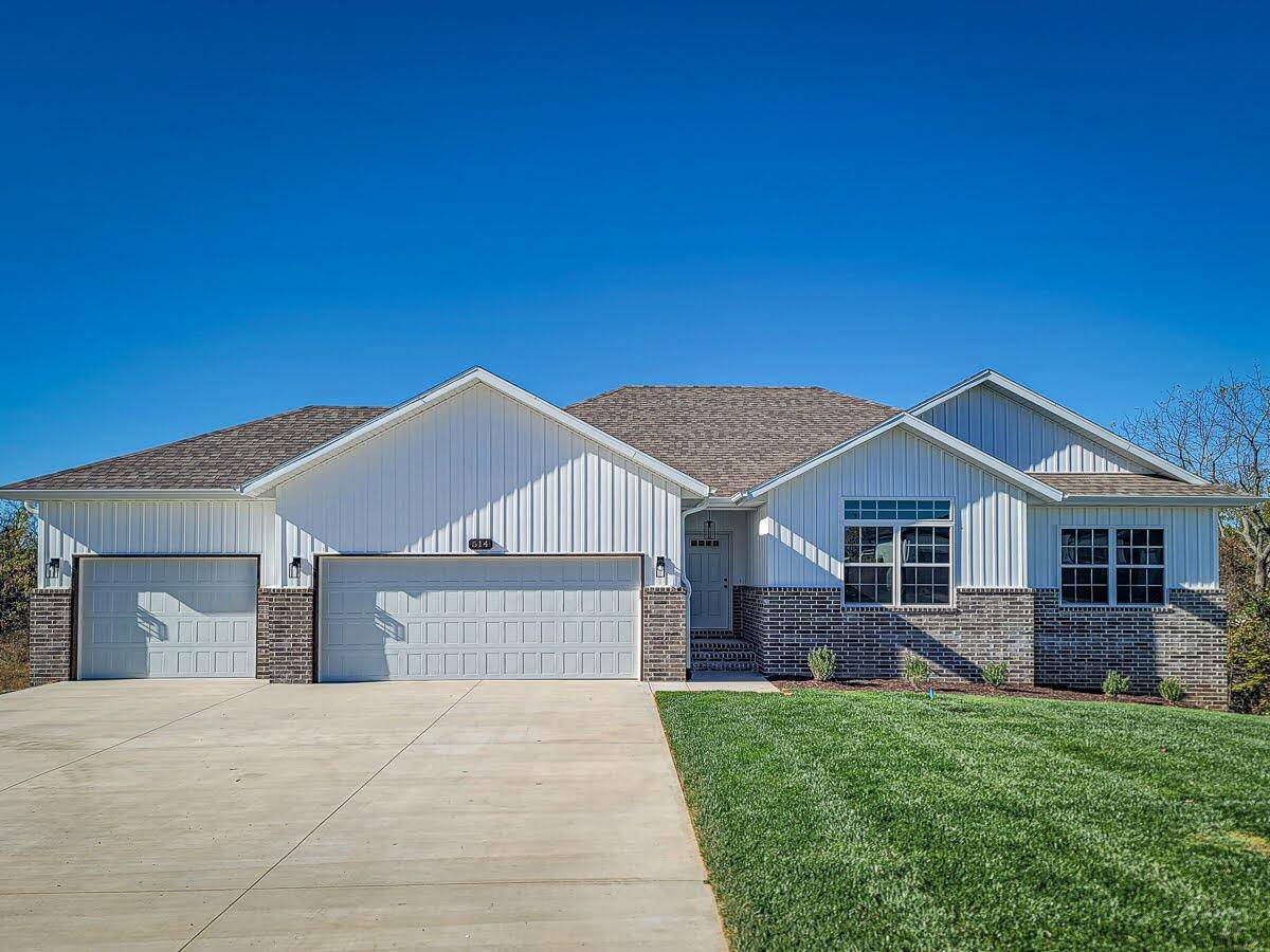 514 Cherokee CT, Rogersville, MO 65742