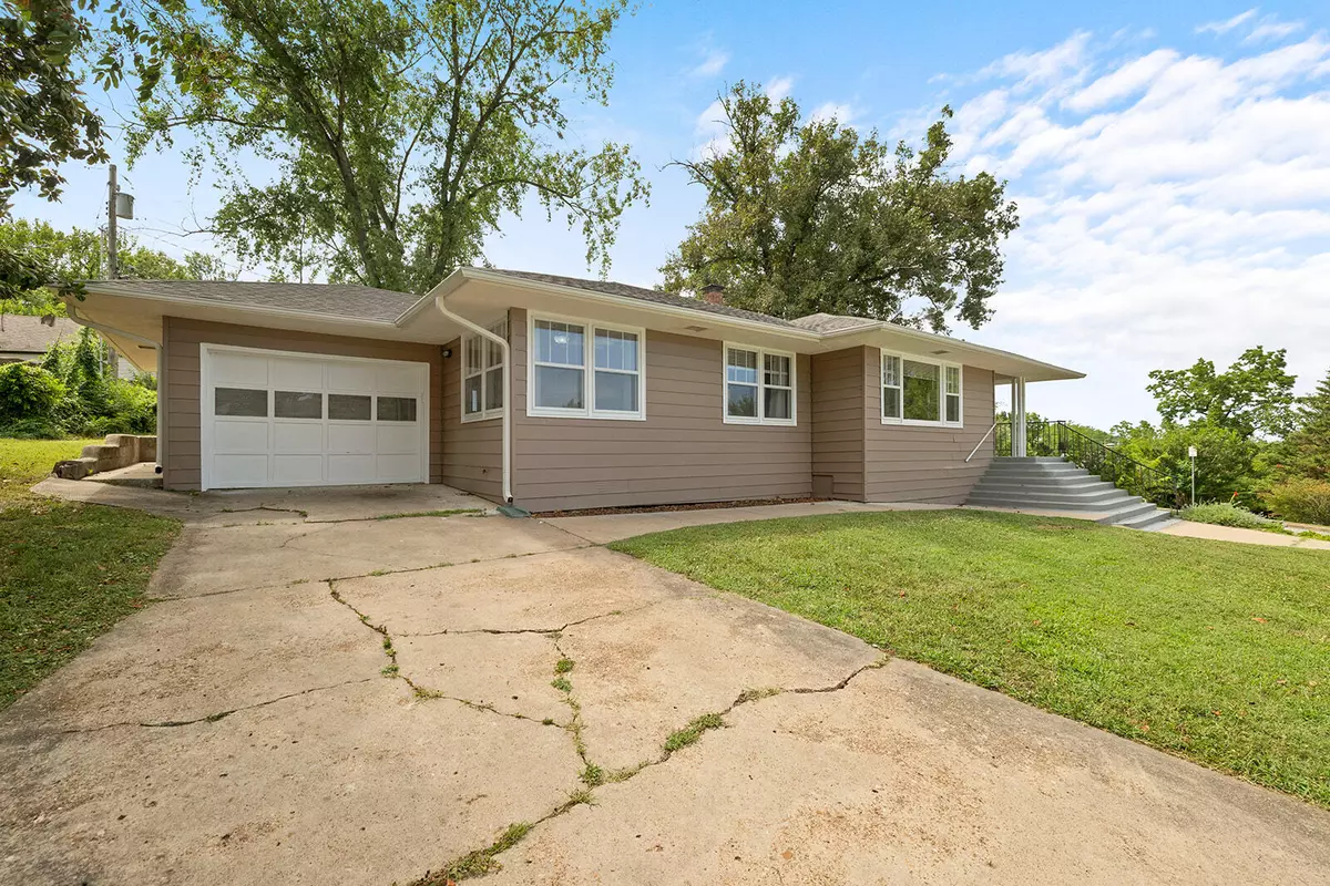 Branson, MO 65616,302 Long ST