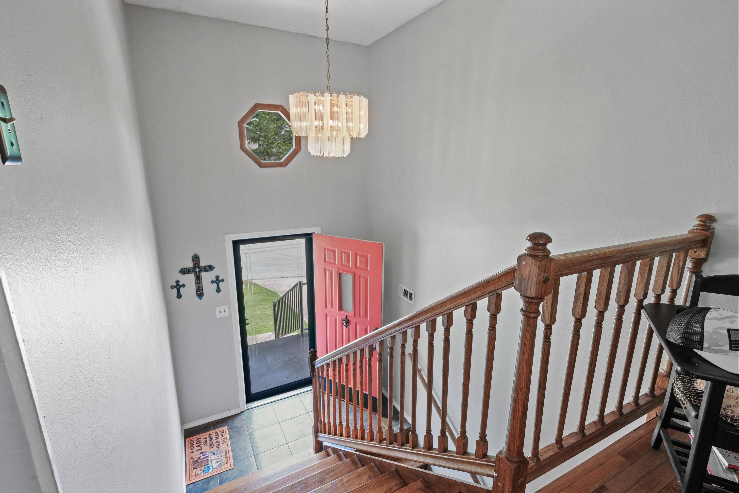 Neosho, MO 64850,925 Canyon DR