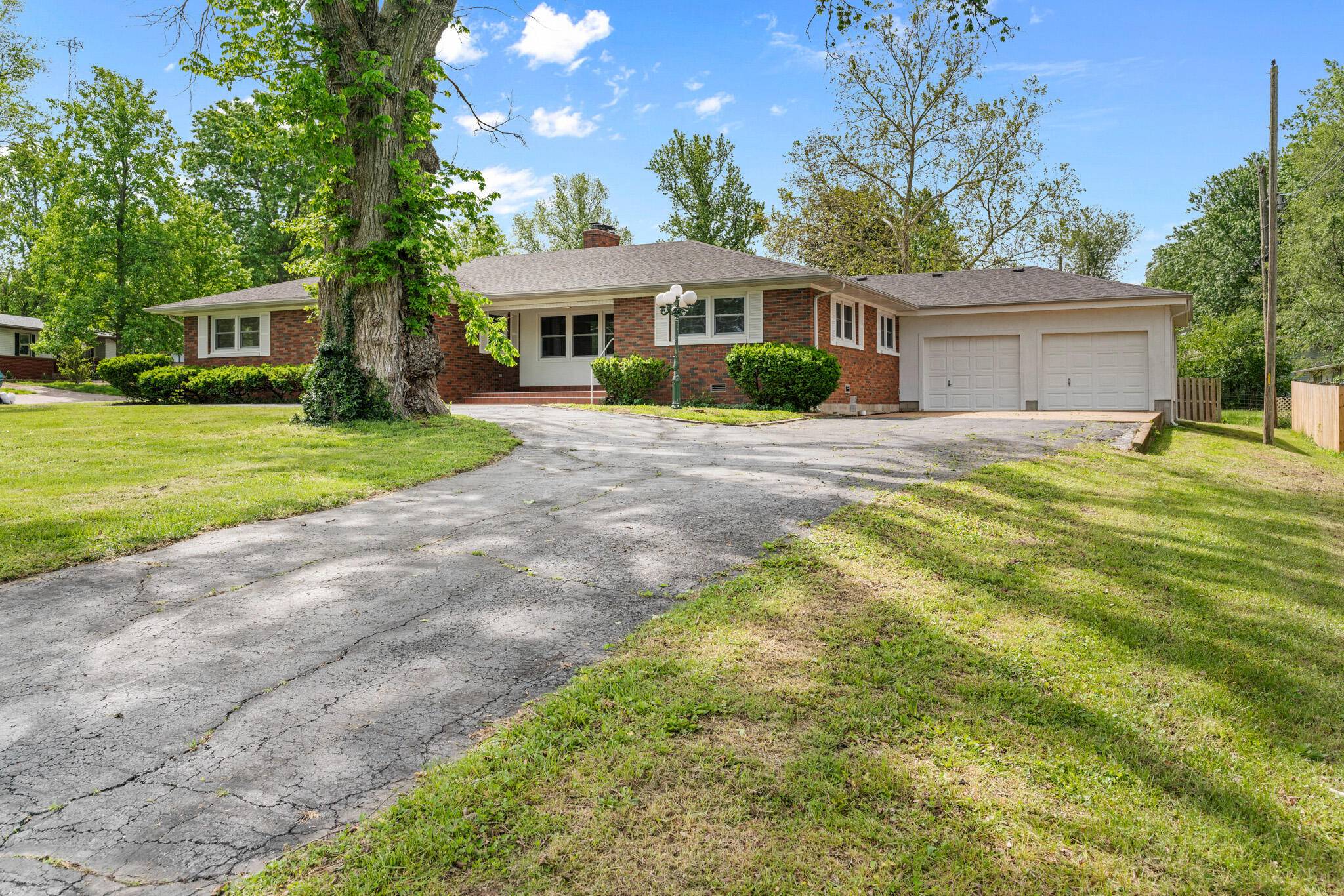 Bolivar, MO 65613,130 W South ST