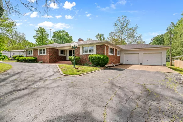 Bolivar, MO 65613,130 W South ST