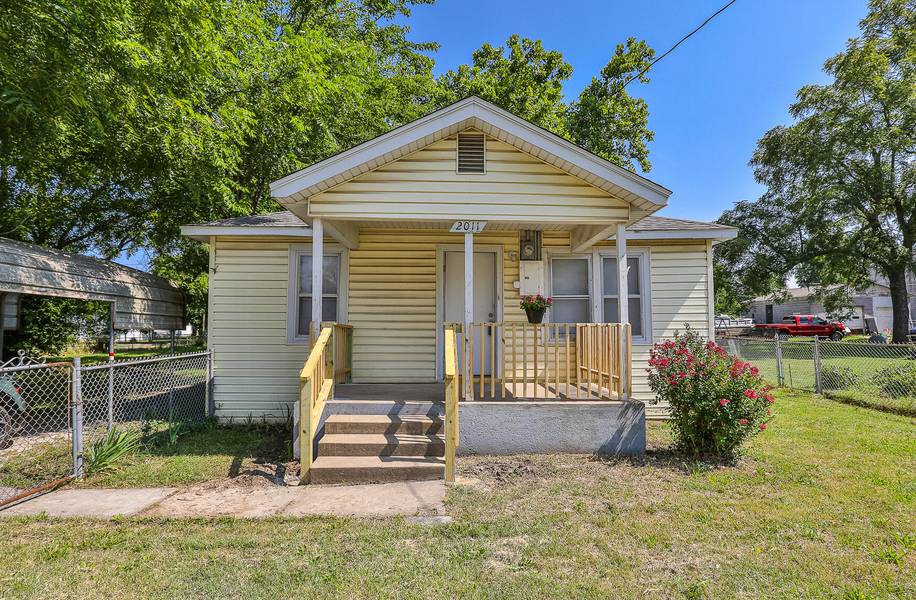 2011 W Nichols ST, Springfield, MO 65802