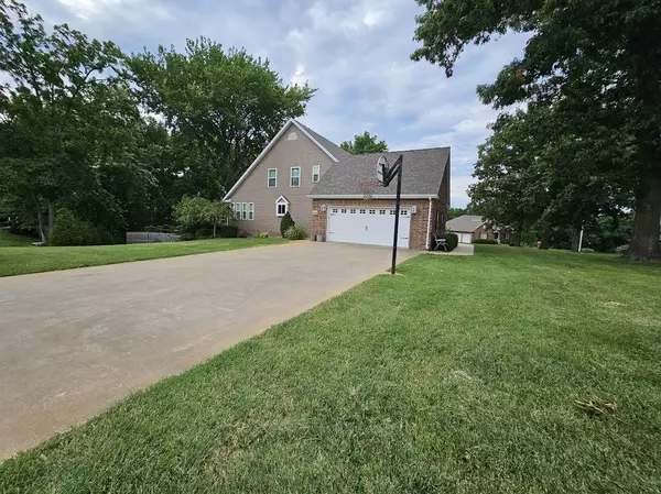 Bolivar, MO 65613,381 S Denver PL