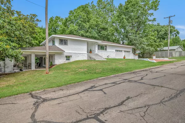 Sarcoxie, MO 64862,411 S 9th ST