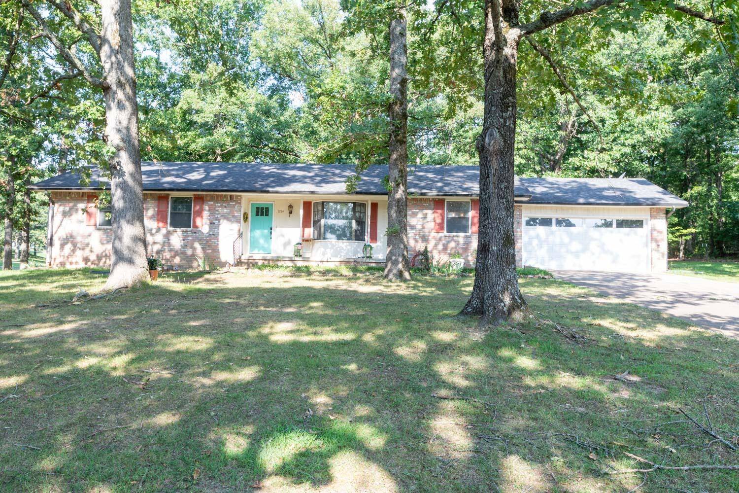 1734 Bambi DR, Neosho, MO 64850