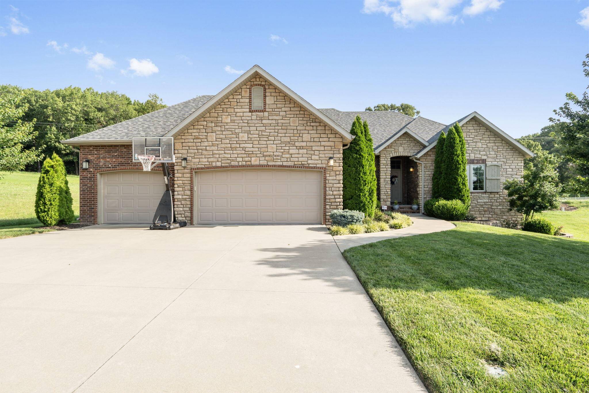1575 W Gaslight DR, Springfield, MO 65810