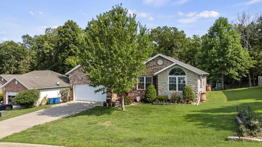 300 Roundhill RD, Branson, MO 65616