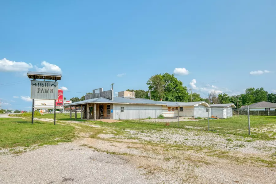 794 W Valley ST, Granby, MO 64844