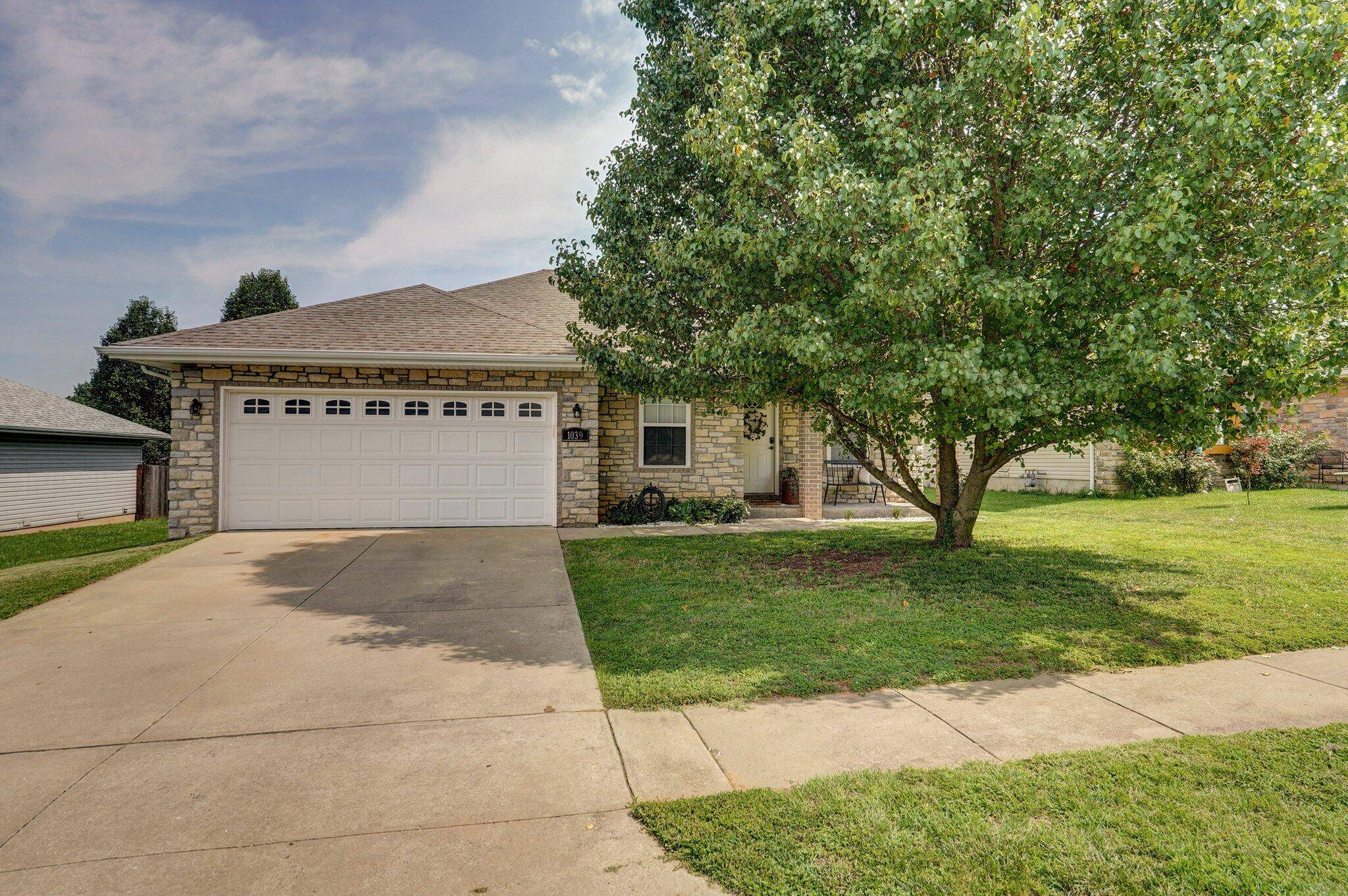 Springfield, MO 65803,1039 E Caravan ST