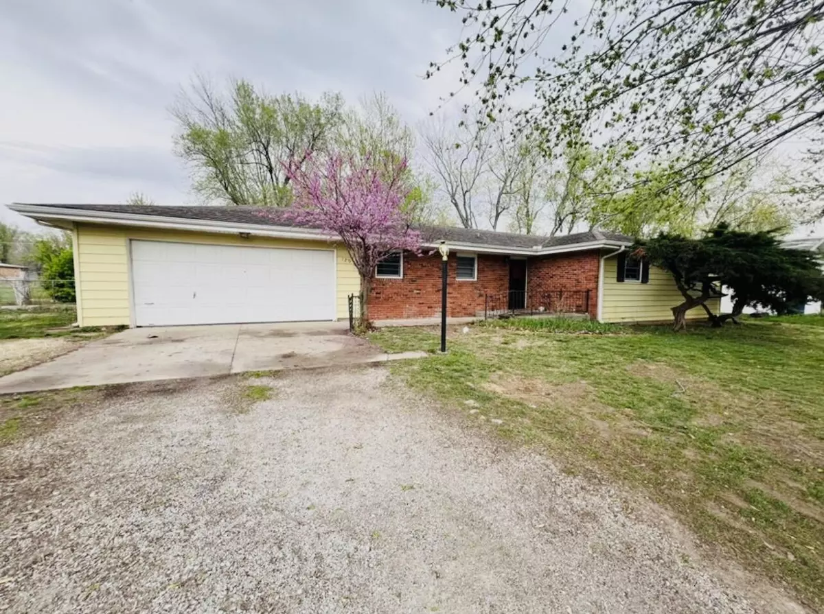 Strafford, MO 65757,120 S Pinecrest AVE