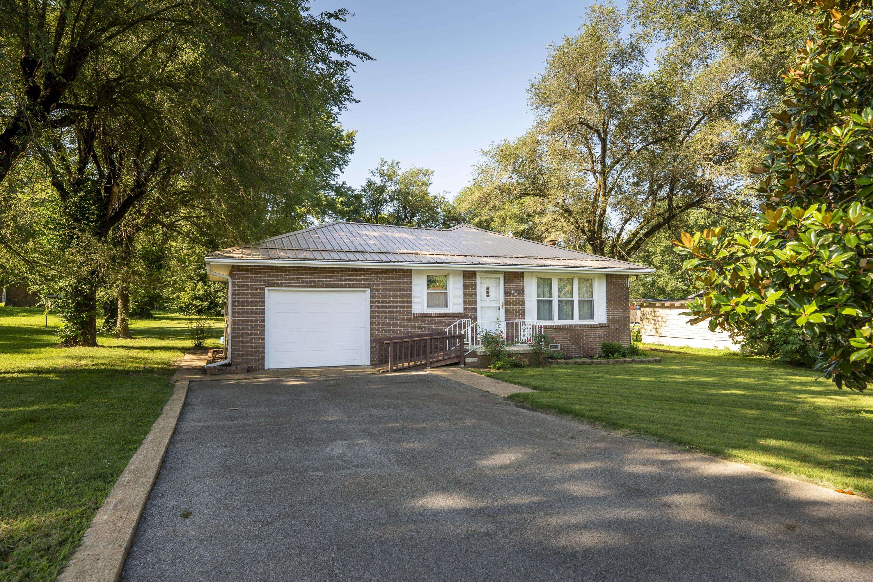 610 Hooker DR, Buffalo, MO 65622