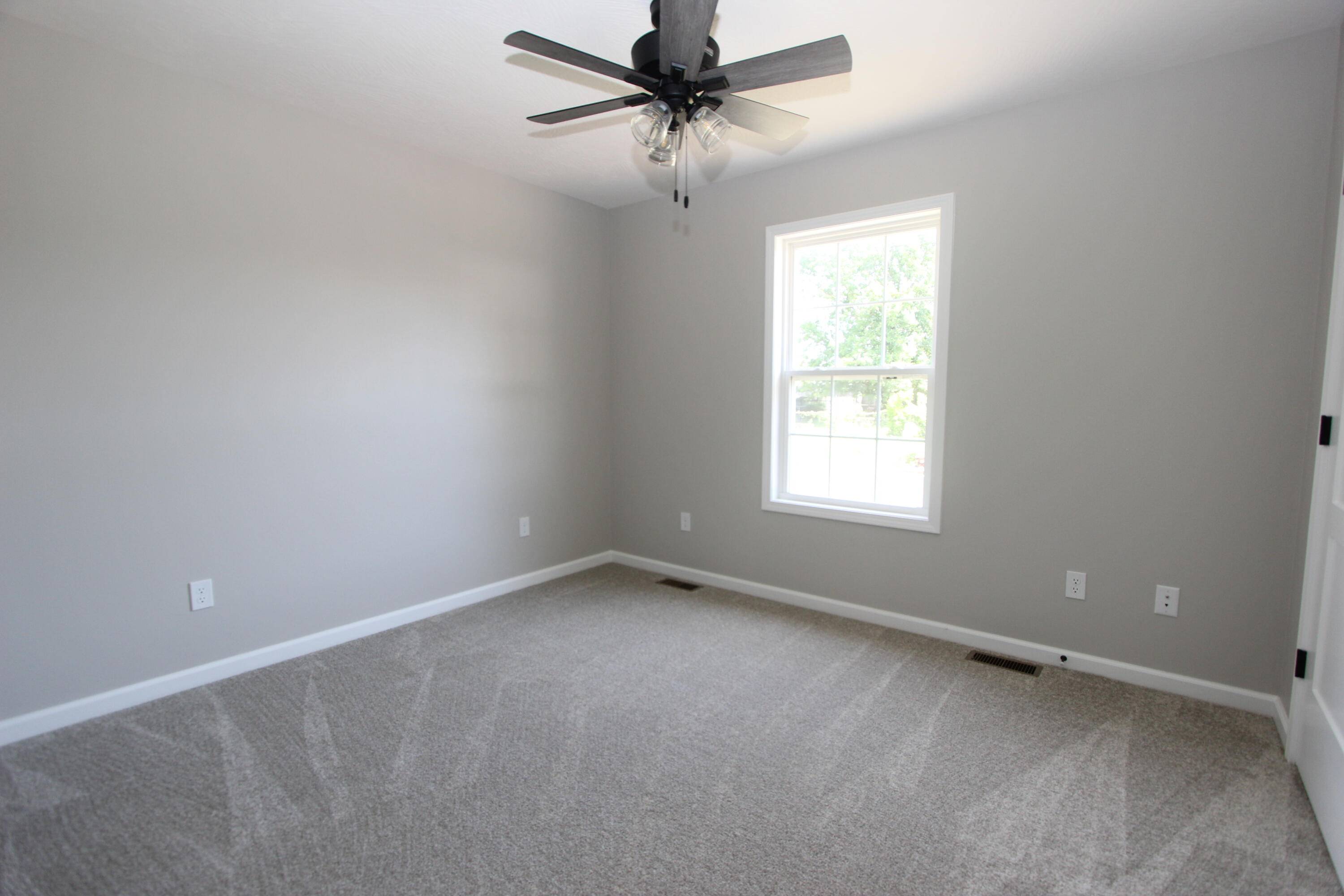 Seymour, MO 65746,204 N Peightel ST