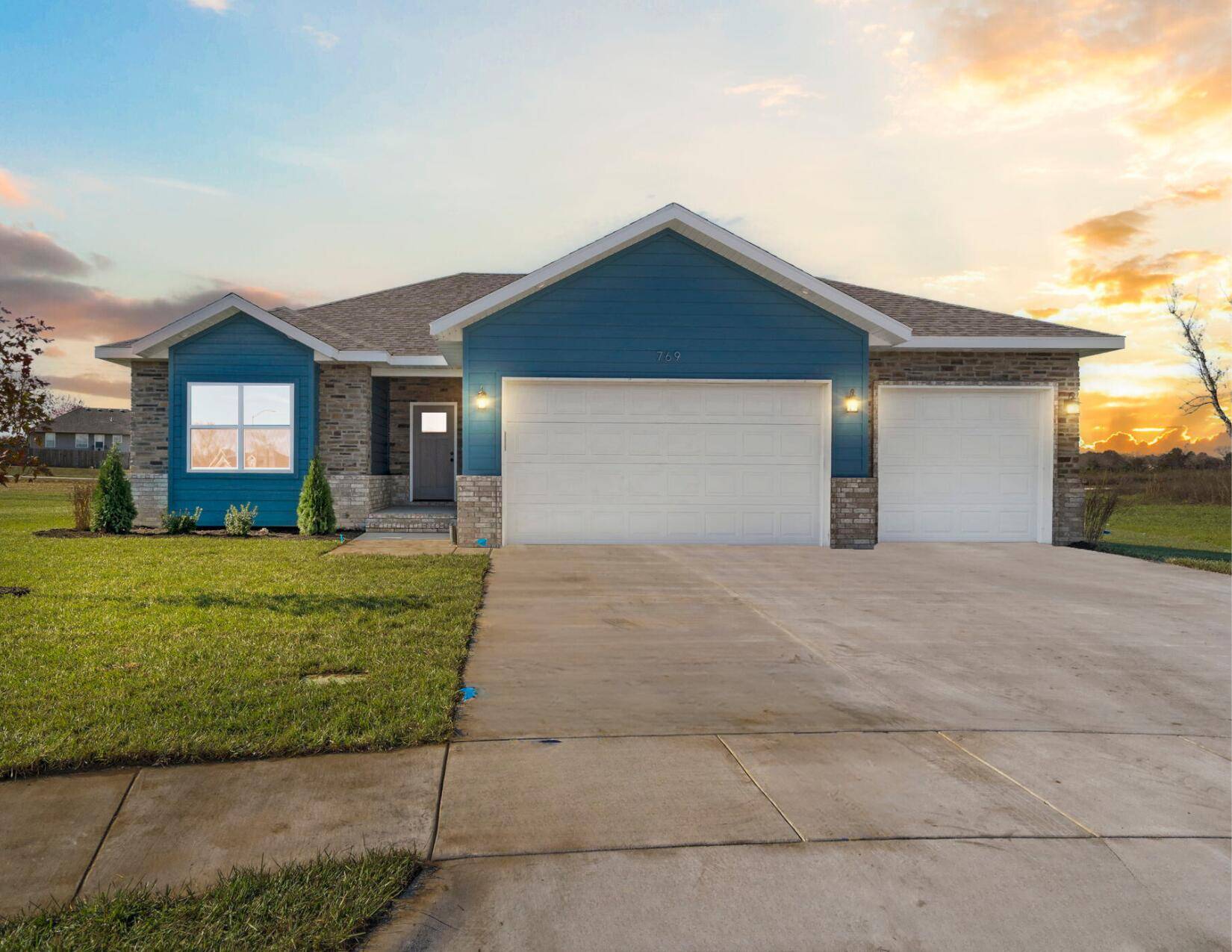 769 S Lombard CT, Nixa, MO 65714