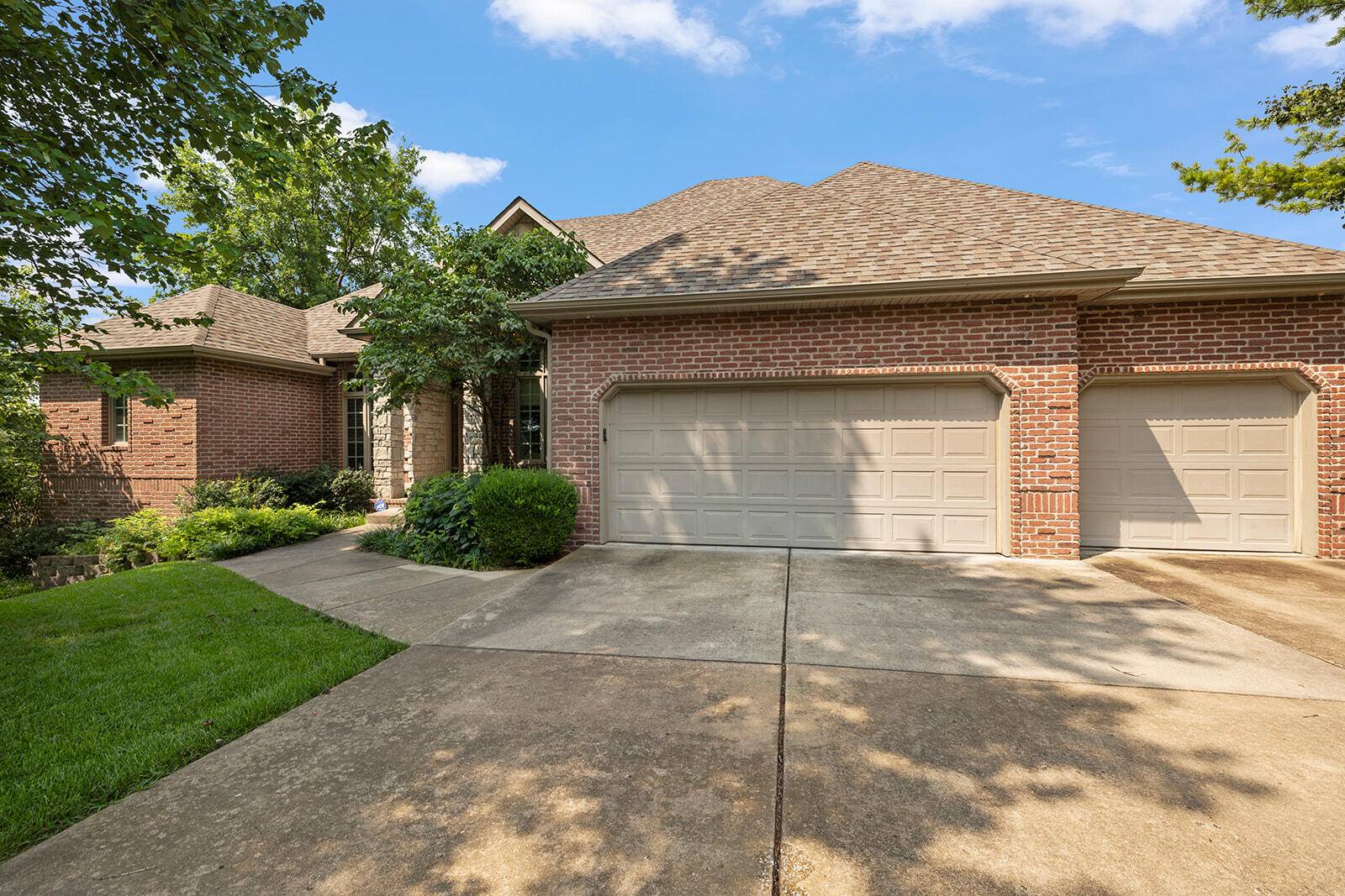 1314 W Stone Meadow WAY, Springfield, MO 65810