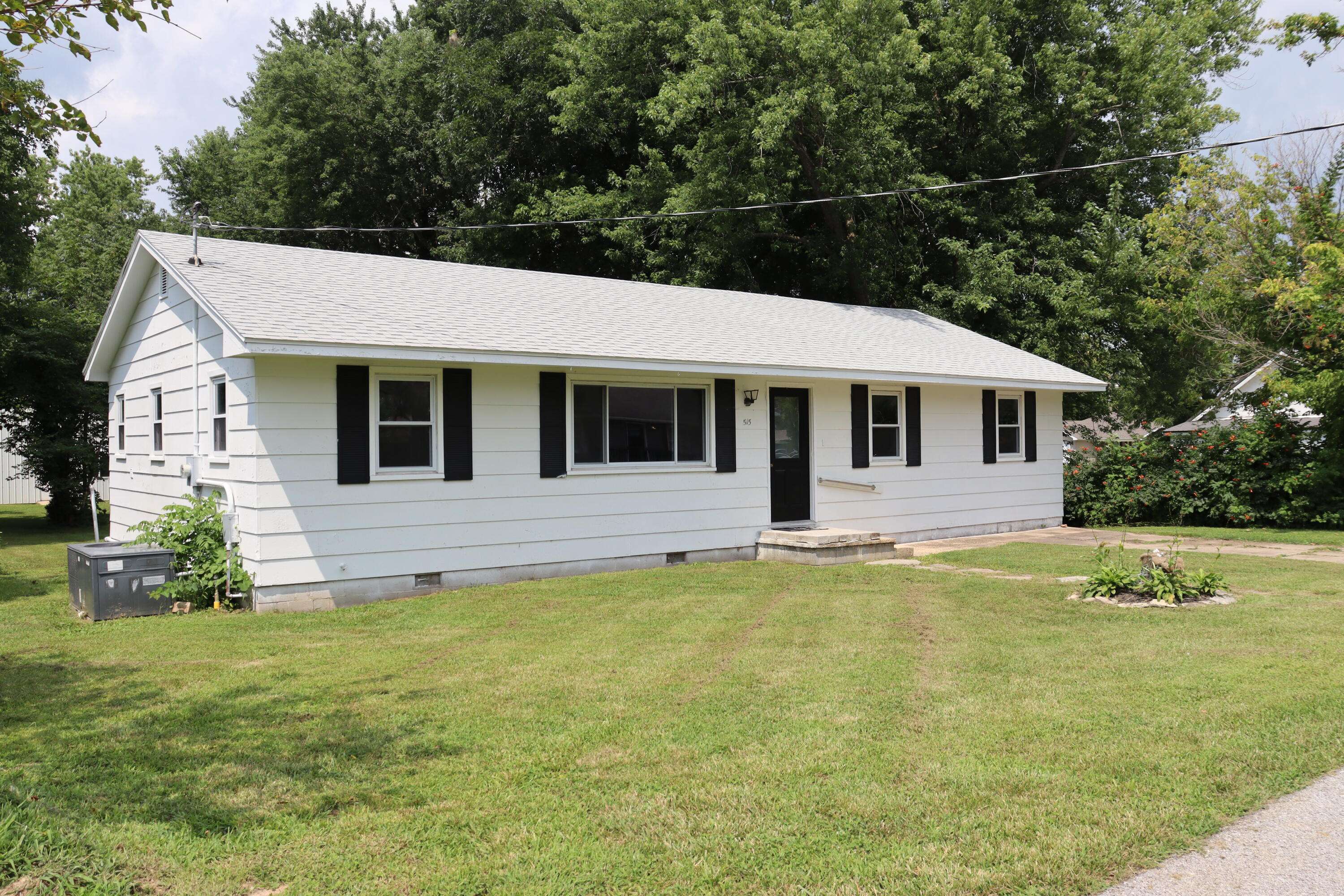 Seymour, MO 65746,515 W Court ST