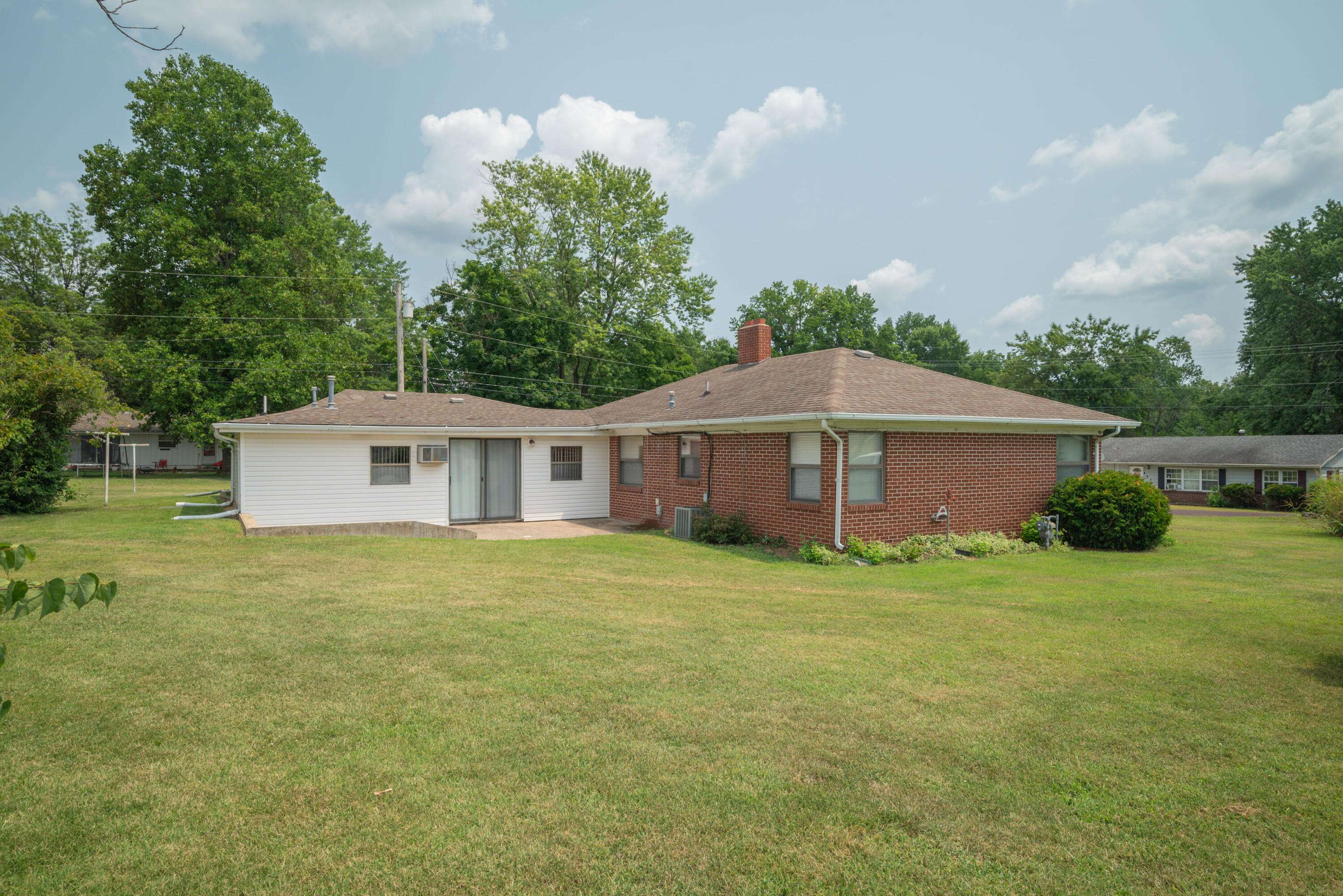 Monett, MO 65708,600 W County ST