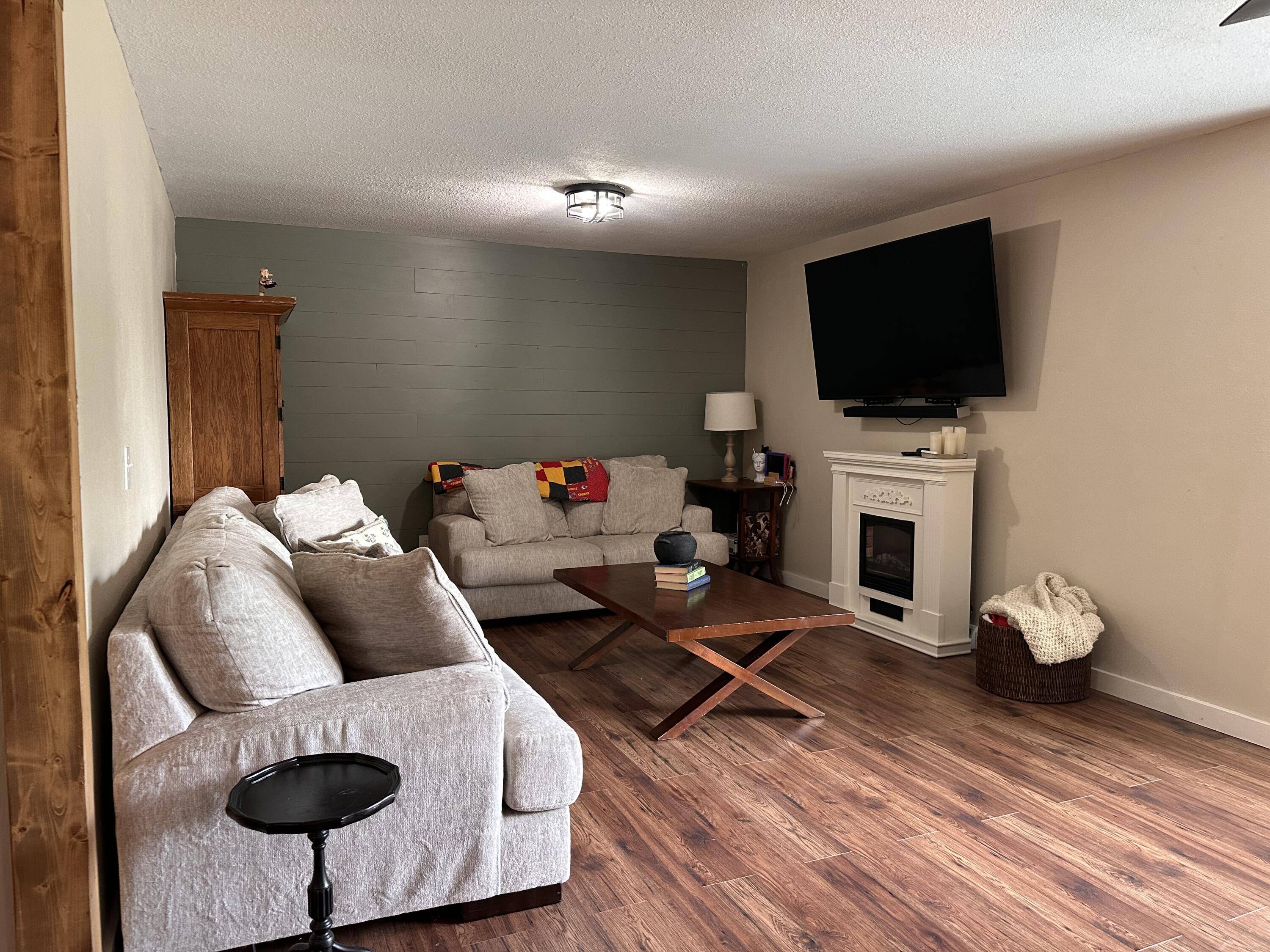El Dorado Springs, MO 64744,322 W Poplar ST