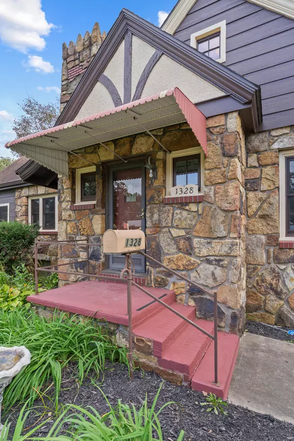 1328 E Bennett ST, Springfield, MO 65804