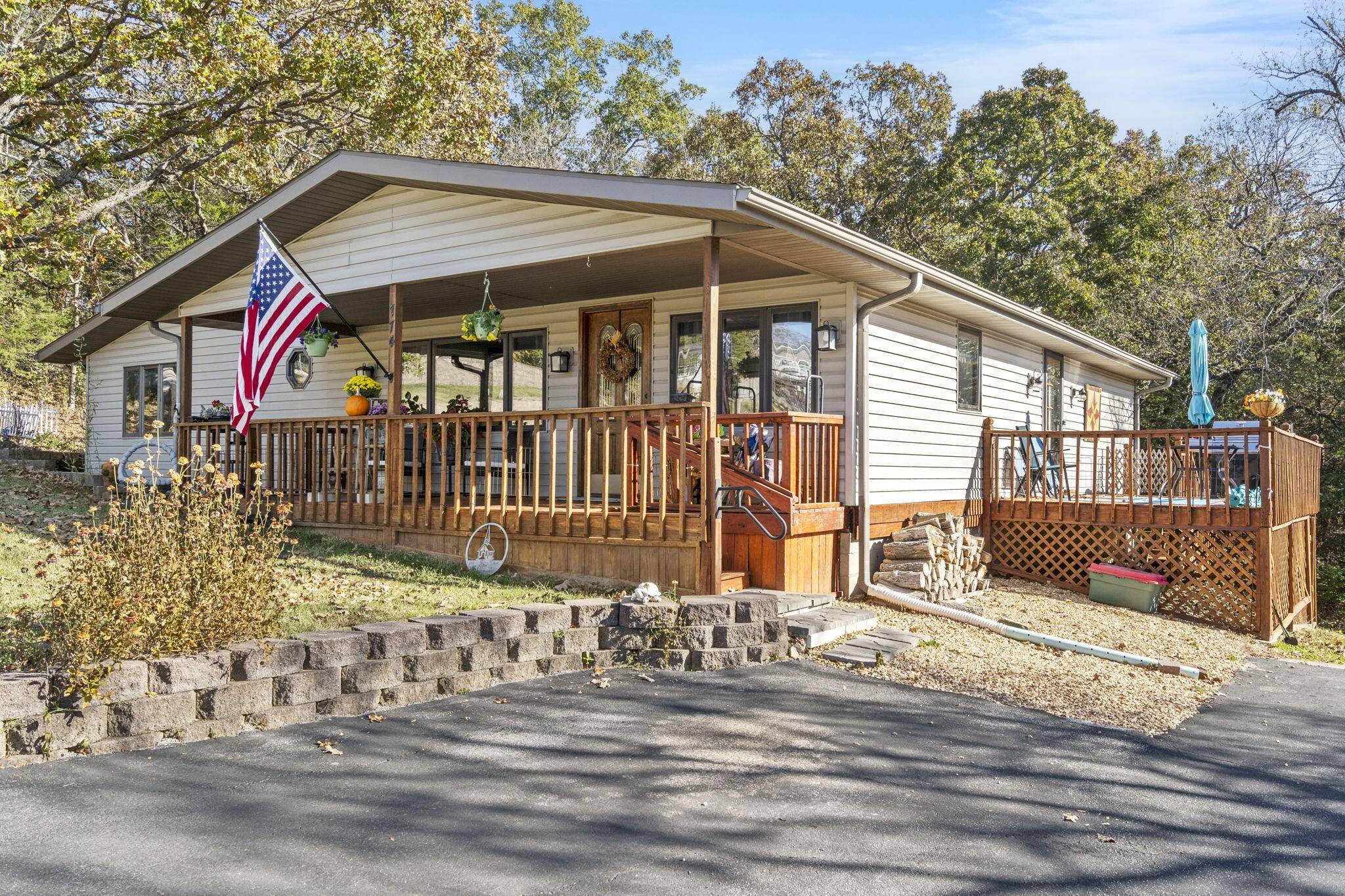 Lampe, MO 65681,774 Briar Cliff RD