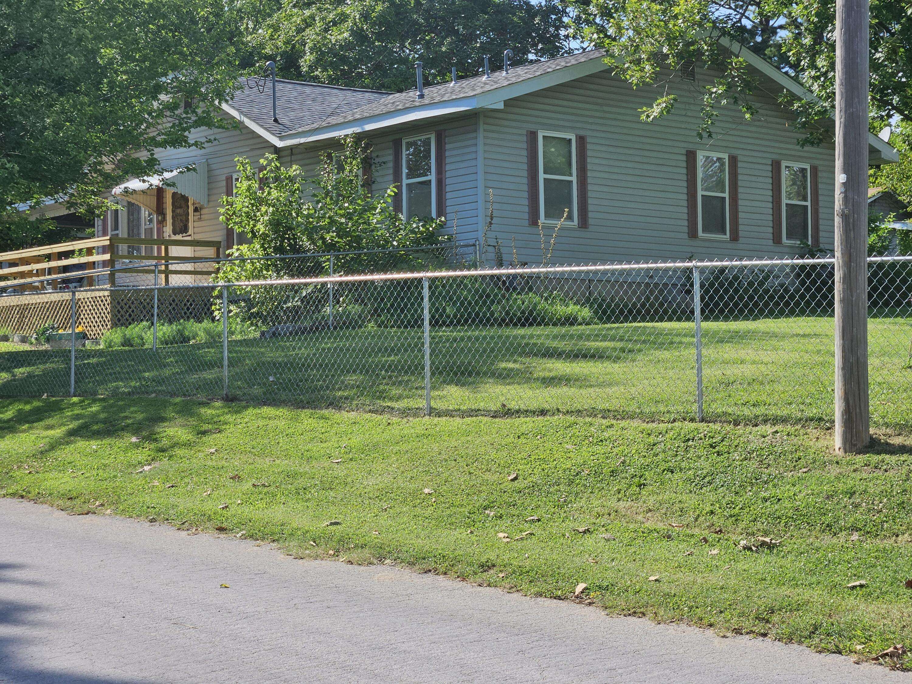 629 Sesson ST, West Plains, MO 65775