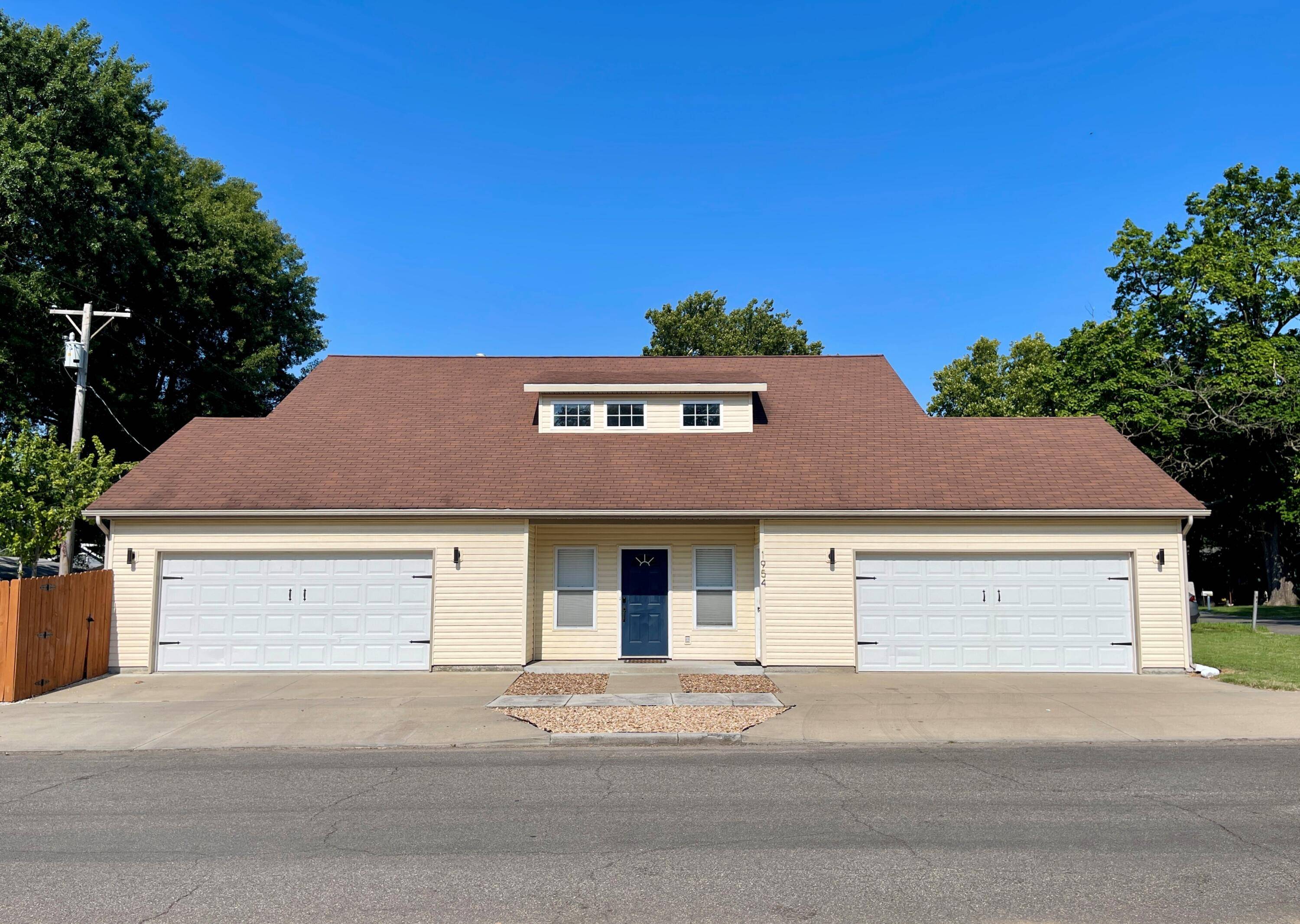 1954 E Manitou ST, Joplin, MO 64801