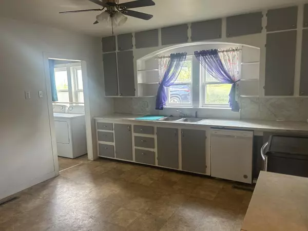 Willow Springs, MO 65793,502 E 6th ST