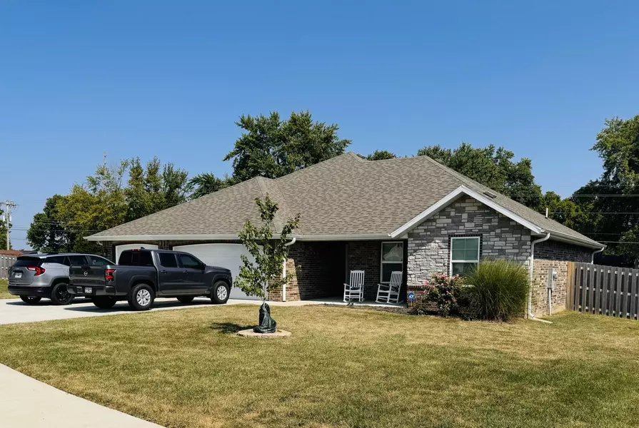 4255 W Orchard LN, Battlefield, MO 65619
