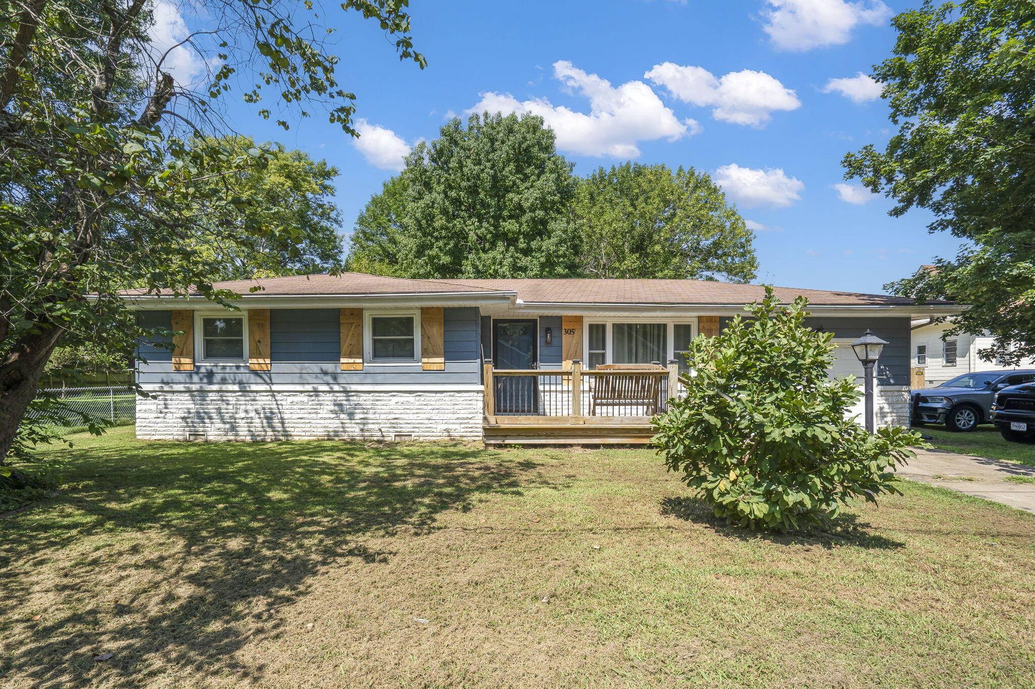 305 Pershing ST, Willard, MO 65781