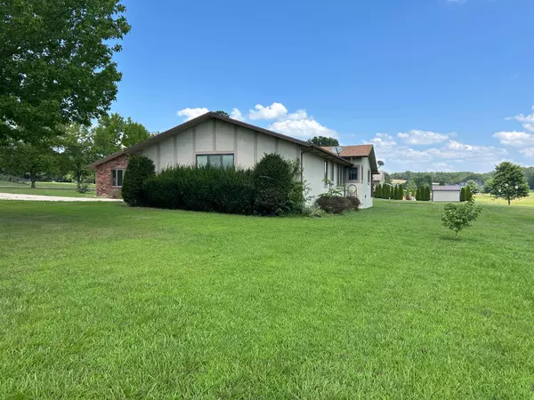 Ava, MO 65608,10360 Co Rd Y-500-C