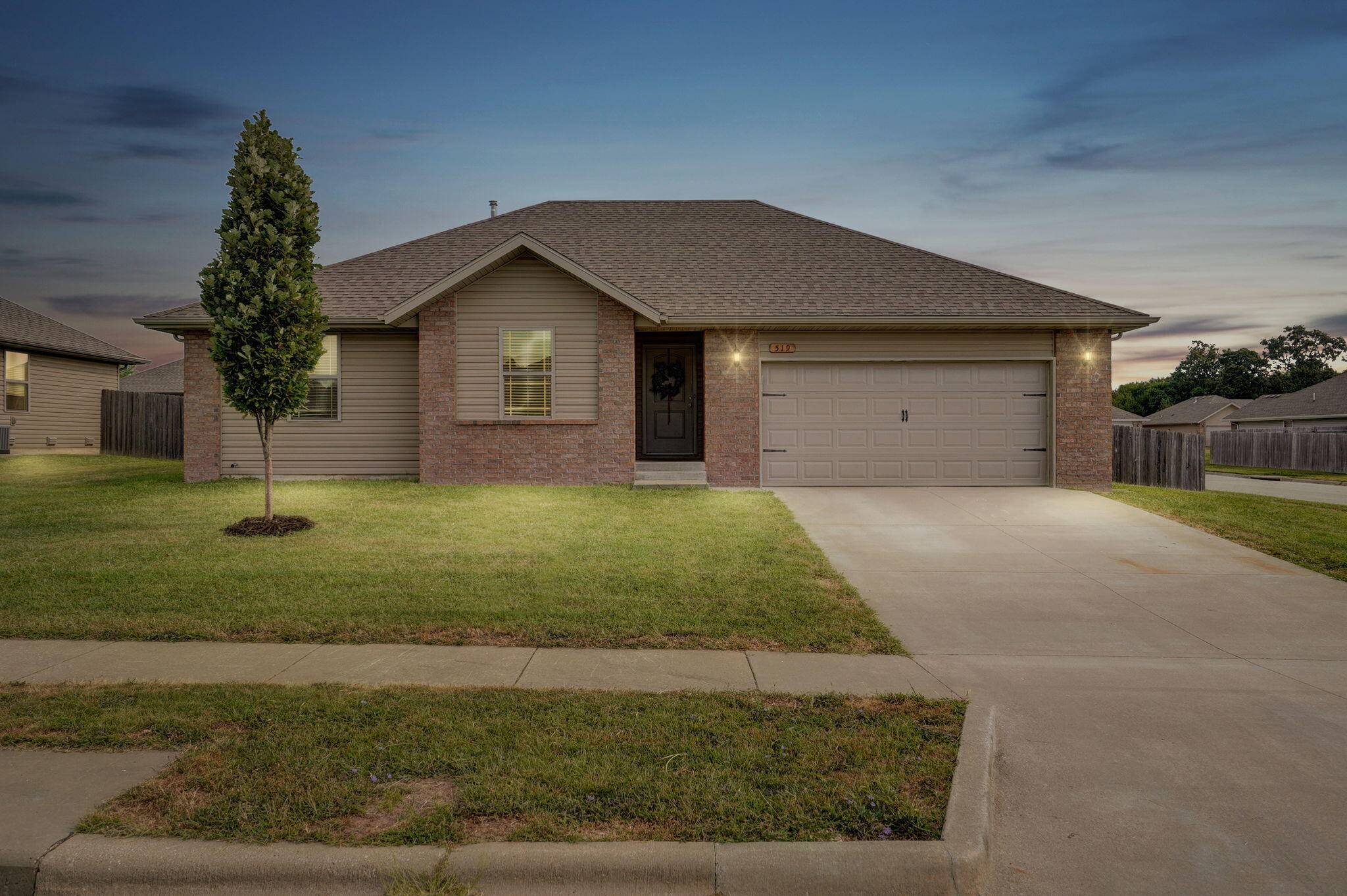 519 W Grace ST, Republic, MO 65738