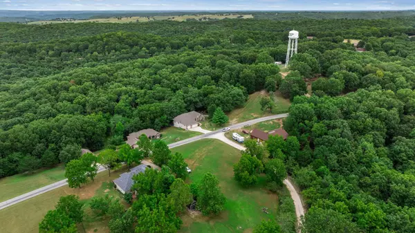 Cape Fair, MO 65624,31 Mule Barn DR