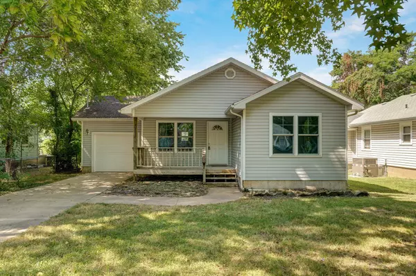 737 S Fairway AVE, Springfield, MO 65802