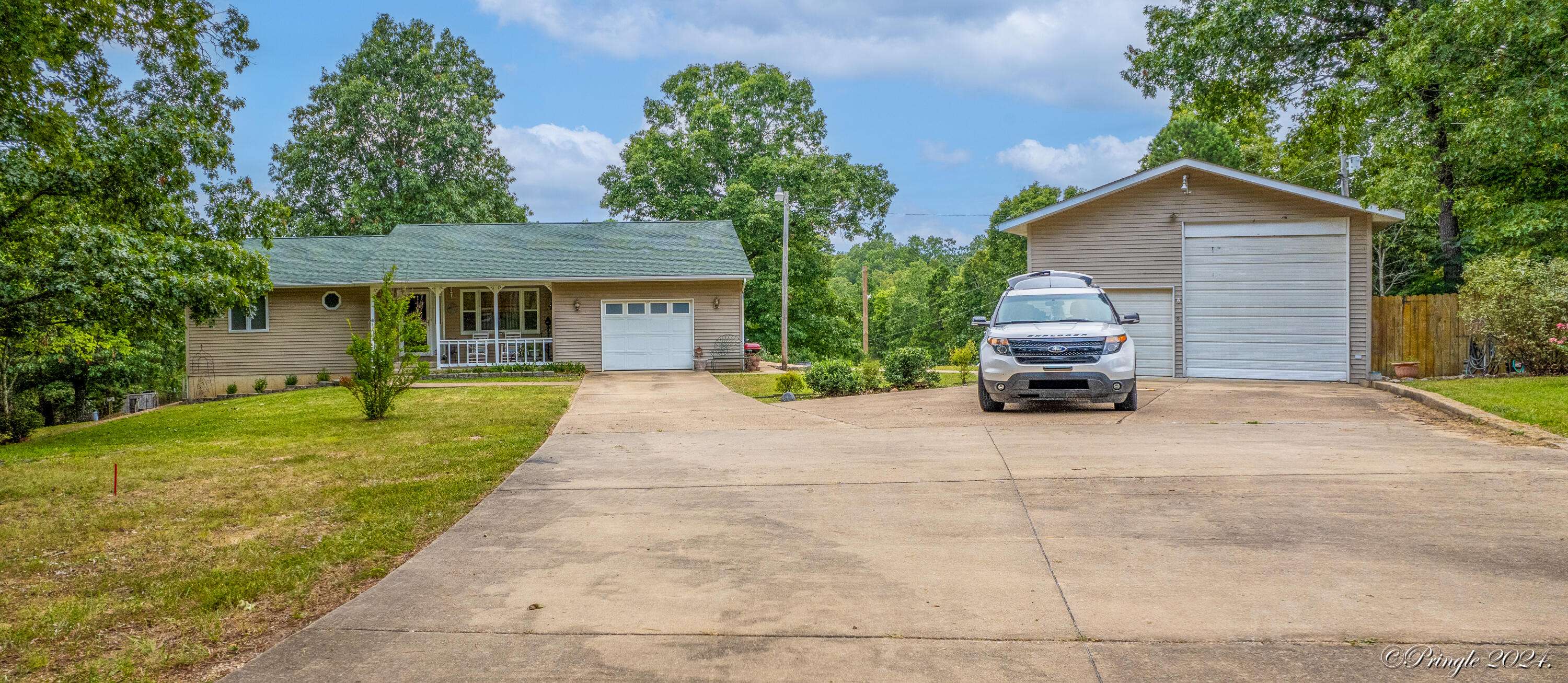 439 Highway Hh, Willow Springs, MO 65793