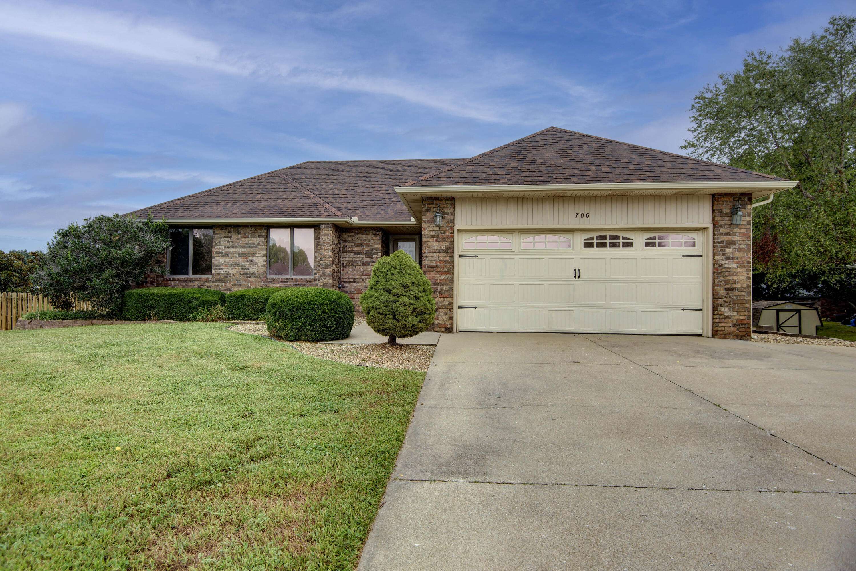 706 N Patricia ST, Nixa, MO 65714