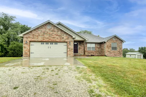 210 Crown DR, Marshfield, MO 65706