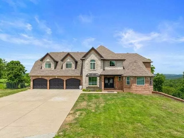 220 Whitetail DR, Walnut Shade, MO 65771