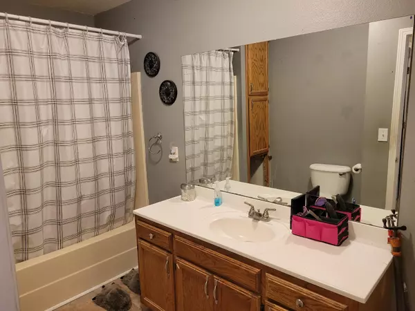 Webb City, MO 64870,838 N Madison ST