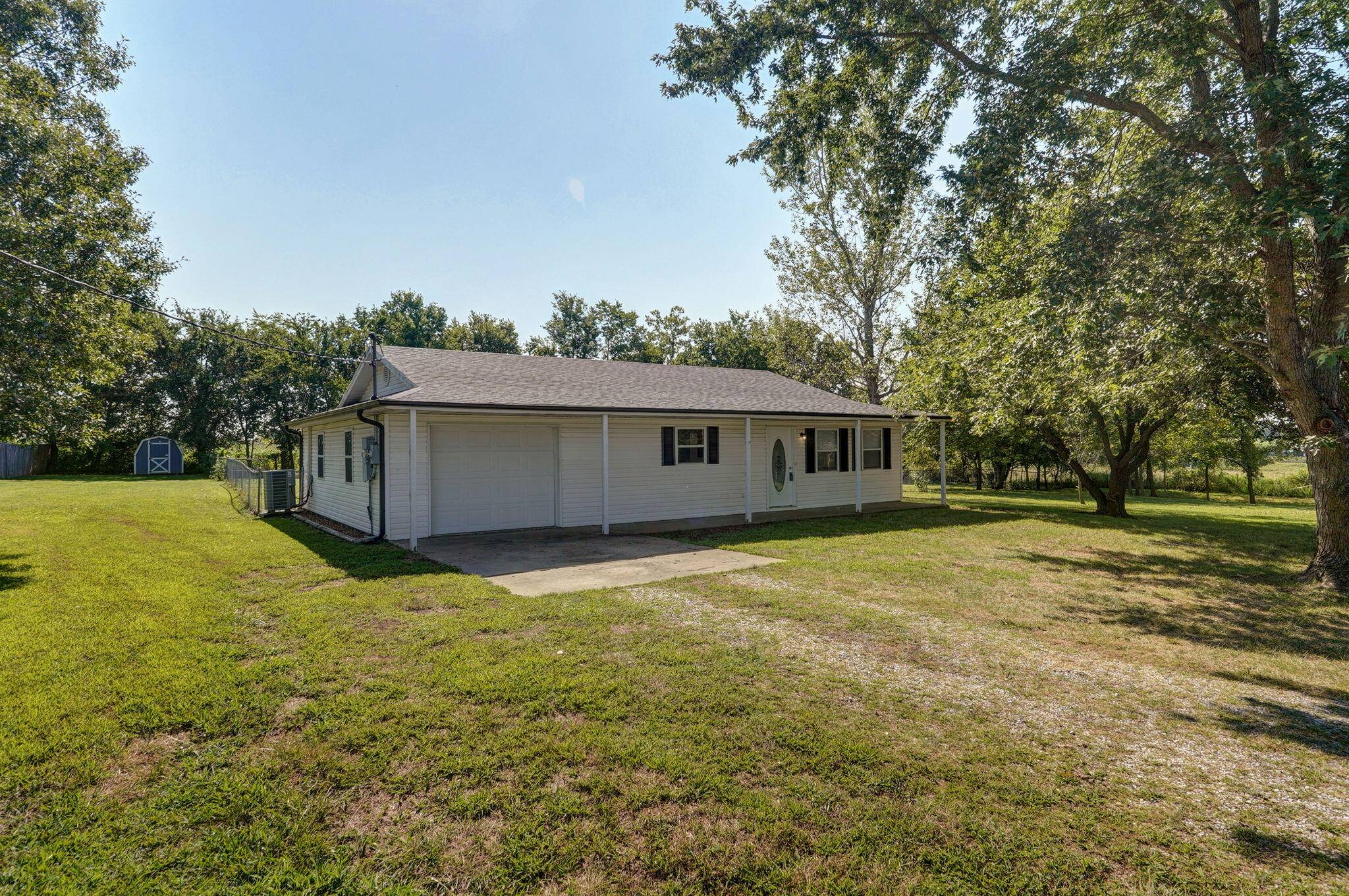 Bolivar, MO 65613,1474 Spring DR