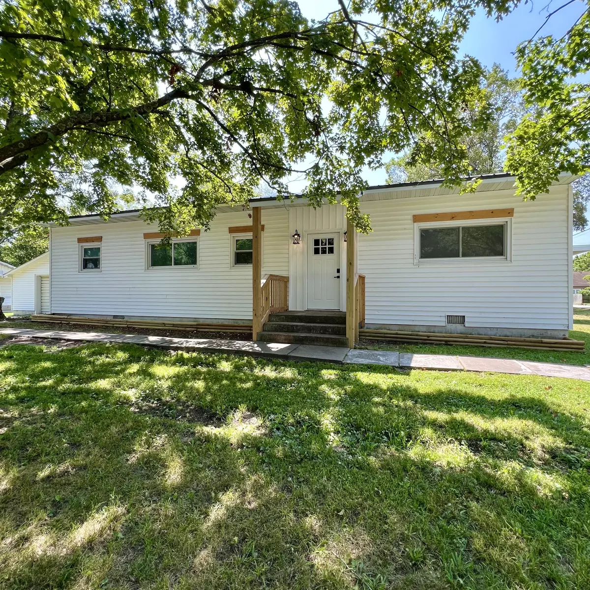 Aurora, MO 65605,726 Mcnatt AVE