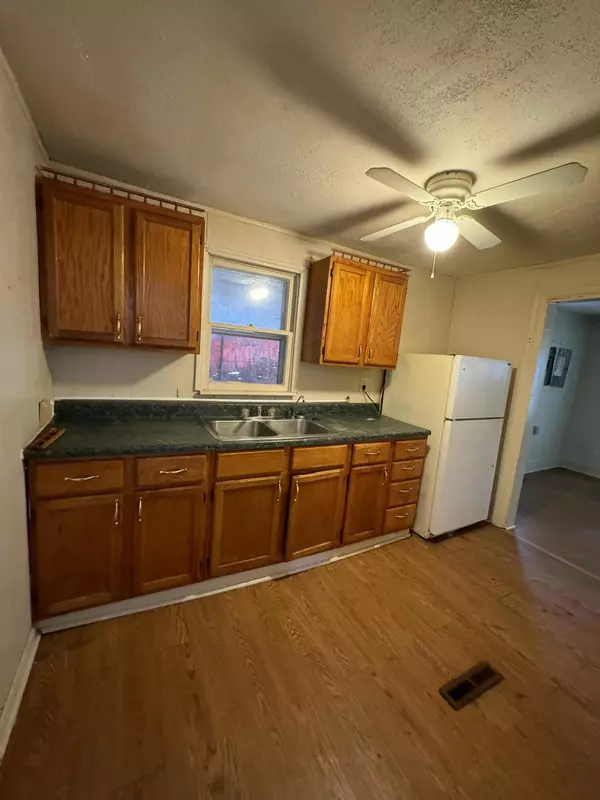 Springfield, MO 65803,2064 N Park AVE