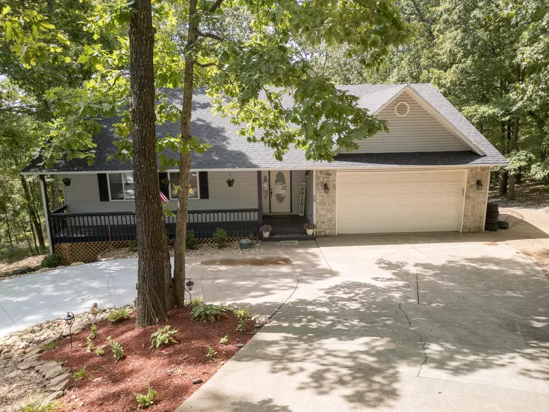 28 Crown DR, Branson West, MO 65737