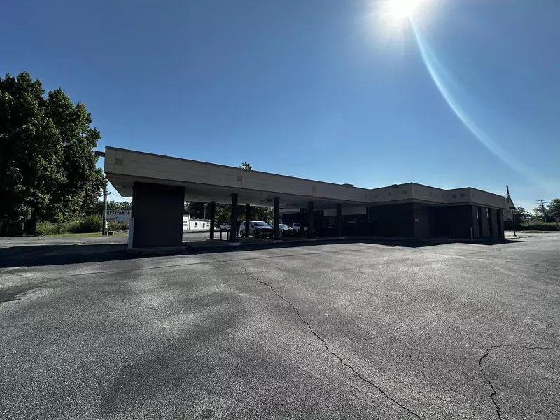 2633 W College RD, Springfield, MO 65802