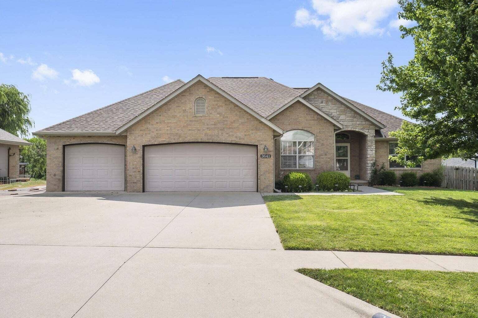 3641 N Bridgewood AVE, Springfield, MO 65803