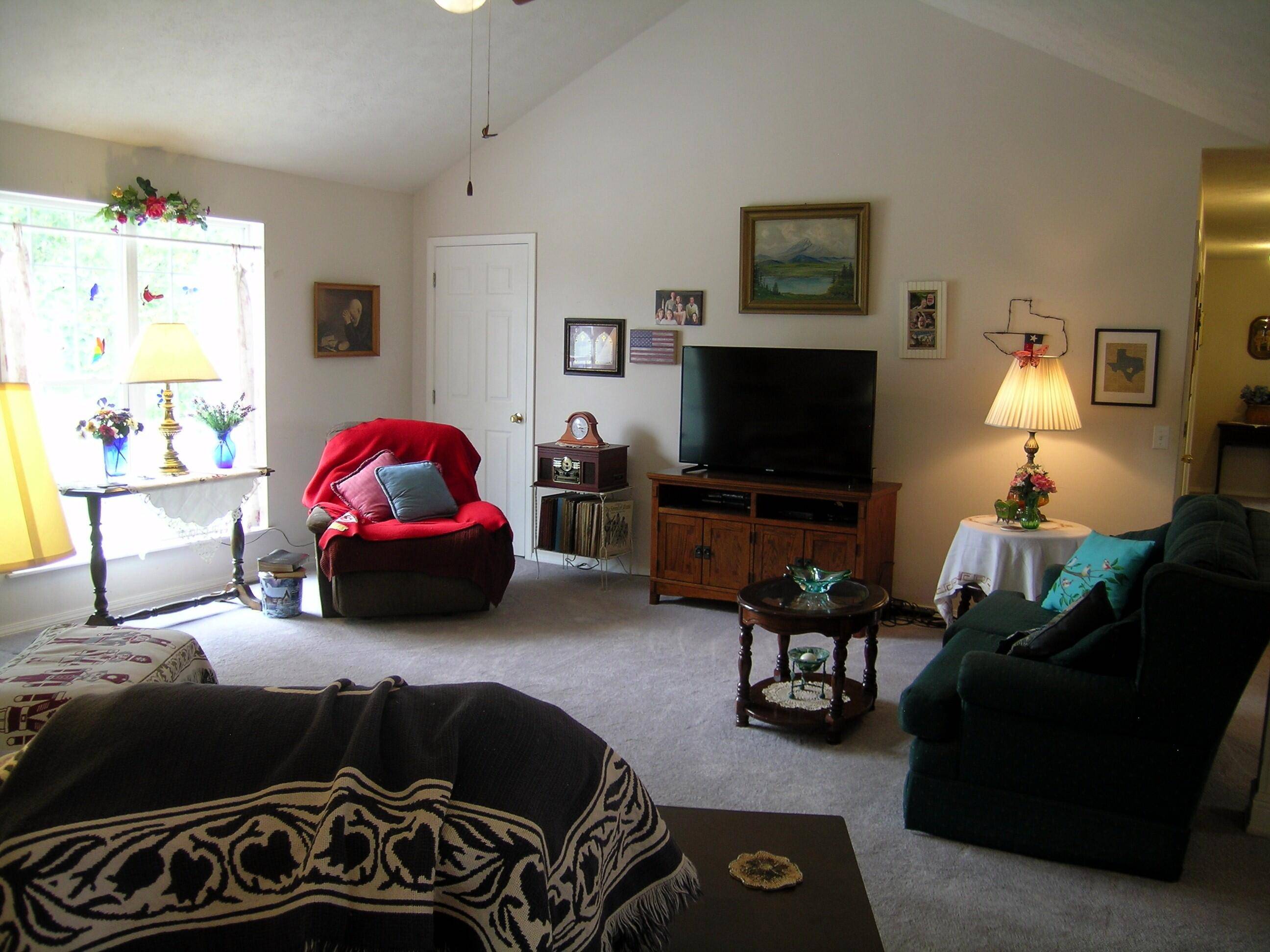 Marshfield, MO 65706,279 Maple Tree DR