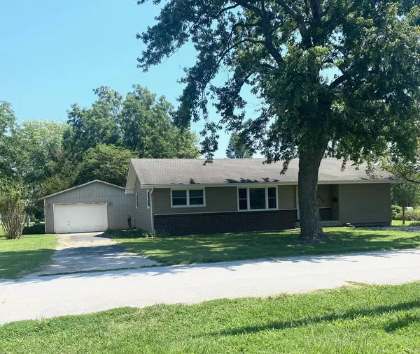 626 S Buffalo ST, Marshfield, MO 65706